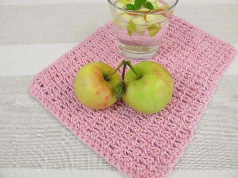 Flavoured water - Agua Fresca with apple and mint