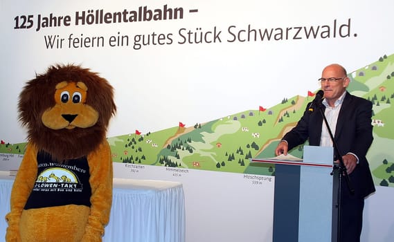 On 24 June 2012,the 125th anniversary of the 'Höllentalbahn' from Freiburg to Titisee was celebrated with a large station festival at Titisee station. Baden-Württemberg Transport Minister Winfried Hermann