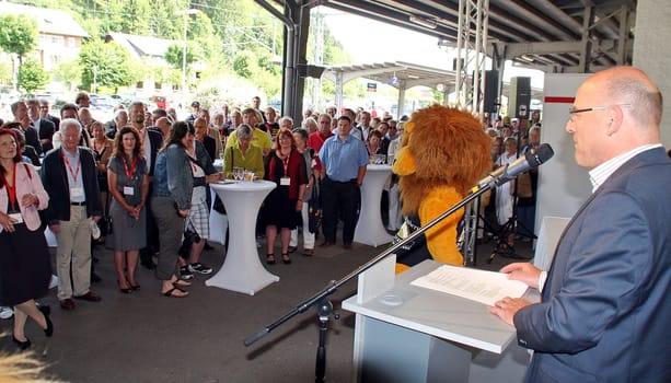 On 24 June 2012,the 125th anniversary of the 'Höllentalbahn' from Freiburg to Titisee was celebrated with a large station festival at Titisee station. Baden-Württemberg Transport Minister Winfried Hermann