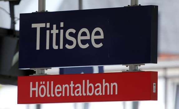 On 24 June 2012,the 125th anniversary of the 'Höllentalbahn' from Freiburg to Titisee was celebrated with a large station festival at Titisee station. Baden-Württemberg Transport Minister Winfried Hermann