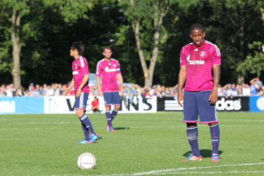 Jefferson Farfan scored with this free kick to give Schalker a 1-0 lead. Final score 2-0 against fc Villingen.