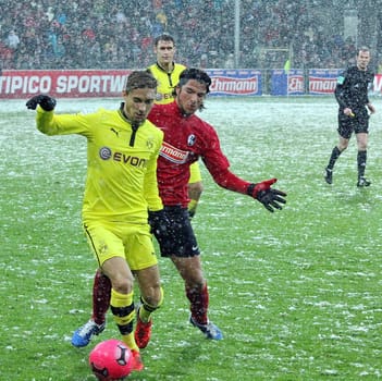 National player Marco Reus provided the template for subotic's lead with his free-kick flank - in the end Borussia Dortmund won with 2-0 goals at SC Freiburg