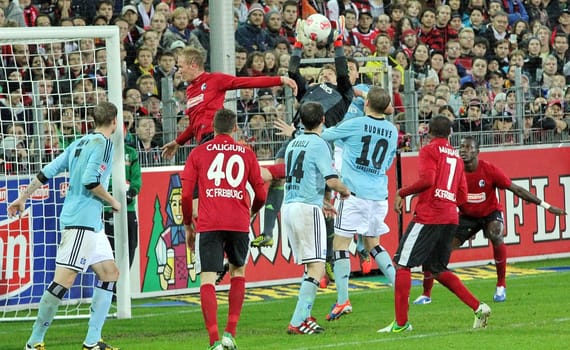 Outstanding: René Adler scored the point for the HSV in Freiburg in the goalless draw.