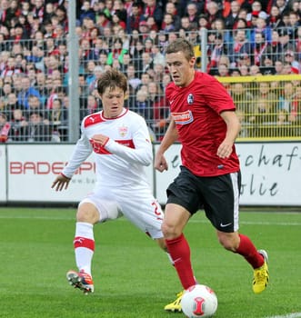 Max Kruse im Duell mit dem VfB-Akteur Gotoku Sakai