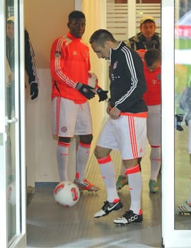 Bayern player Franck Ribery and the desire for football. The Frenchman even juggles the ball in the player's entrance