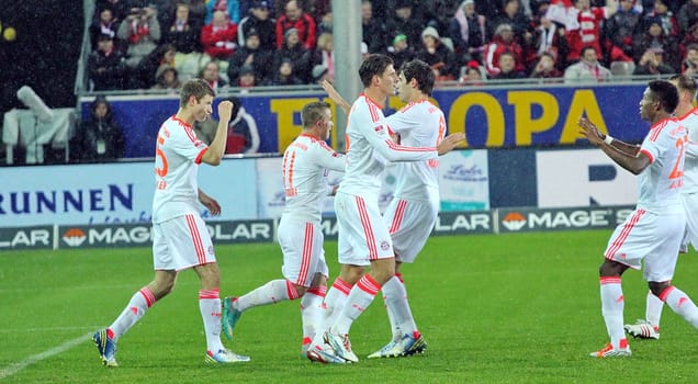 Thomas Müller celebrates - just now the Natinal player has given Bayern a 1-0 lead with a penalty kick