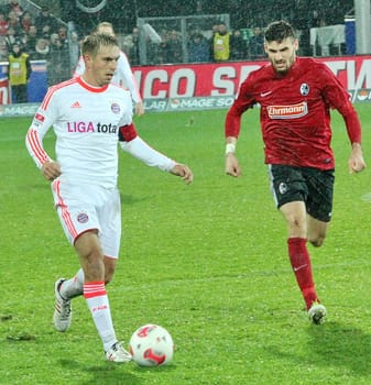 Philipp Lahm in a duel with Daniel Caligiuri
