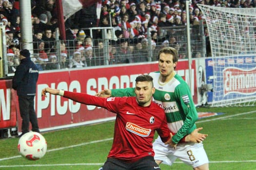 Freiburgs Siegtorschütze im Duell mit dem Fürther Fürstner