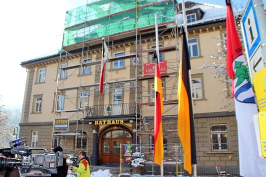 Funeral flag in front of the town hall of Titisee-Neustadt. In the cathedral next door,the people said goodbye to the 14 people who died.