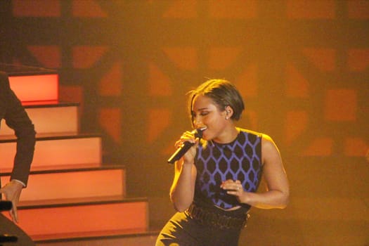 Alicia Keys in Freiburg with the song 'Girl on fire'