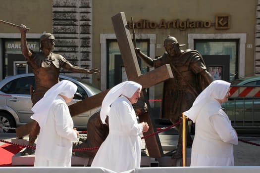 Rome /Italy - Roma/Italia - Vatican/Vaticano - Nuns pass St. Peter's Square at the Way of the Cross