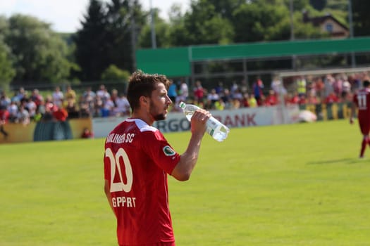 Thirty thing: Pierre Göppert drinks mineral water - DFB-Pokal 2013/14: Bahlinger SC vs VfL Bochum
