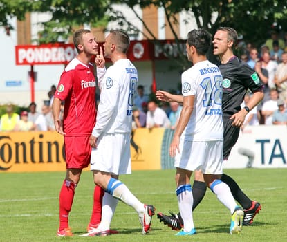 A bit of hectic: Christian Tiffert agrees with his Bahlinger opponent,Tobias Klein. Referee Malte Dittrich urges calm. DFB-Pokal 2013/14: Bahlinger SC vs VfL Bochum