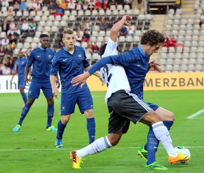 Exciting match between Özkan Yilderim (Werder Bremen) and frenchman Adrien Rablot (Paris SG) - Football match in Freiburg: Germany vs France (U 21)