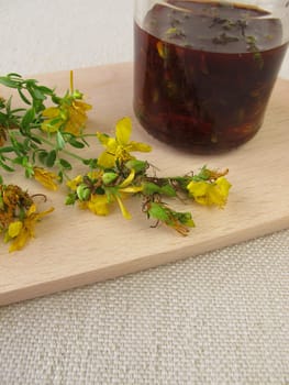 Maceration of pickled St. John's wort in olive oil
