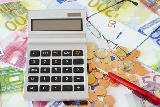 Calculator with text clearance in the display on banknotes