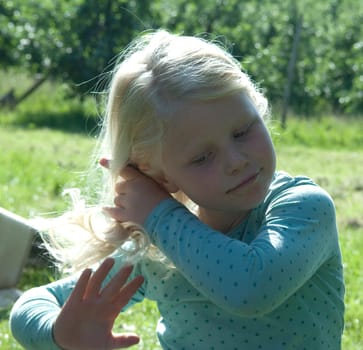 Maedchen,hair,kaemmen