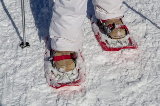 Walking on snow rackets in the mountains