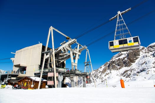 The ski lift of Vaujany and Oz en Oisans Station (Grandes Rousses)
