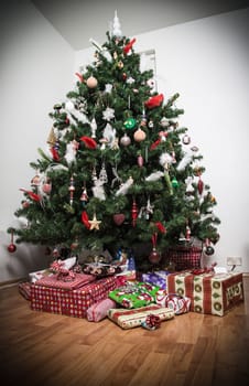 Decorated christmas tree with presents under it