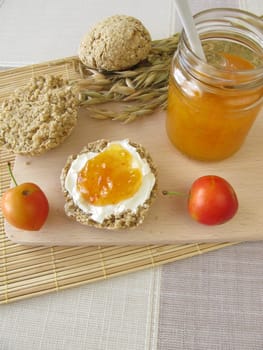 Oat rolls with cherry plum jam