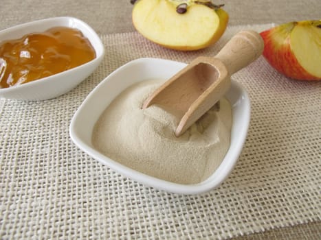 Agar agar and apple jelly