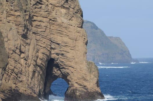 tossing sea on sao miguel