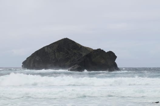 tossing sea on sao miguel