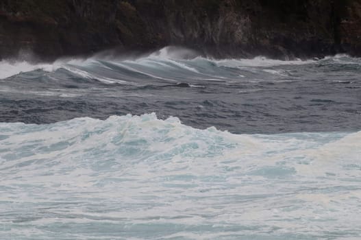 tossing sea on sao miguel