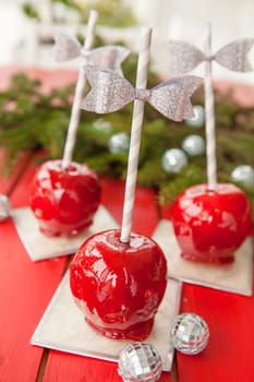 Caramelized aepfel and decoration for Christmas