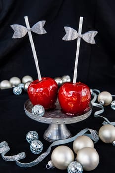 Caramelized aepfel and decoration for Christmas