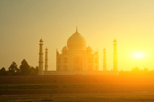 Sunset view of Taj Mahal, Agra, Uttar Pradesh, India.