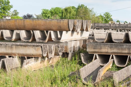 Stack of prefabricated concrete for the construction of irrigation channels for agriculture.