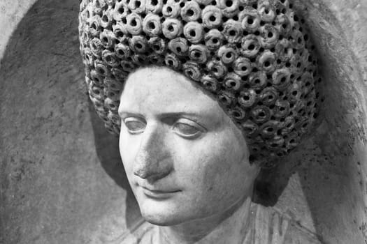 Marble funerary altar of a rich roman woman