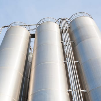 Industrial silos for chemical production, by stainless steel