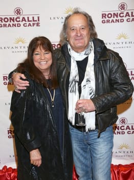 Uschi Nerke und Joerg Sonntag  Roncalli Grand Cafe Eroeffnung  im Levanthehaus Hamburg am 01.12.2015