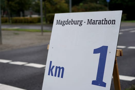 Roadside sign during the Magdeburg Marathon 2015