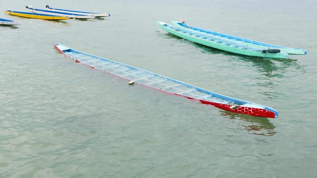 Dragon boats are parked on the lake