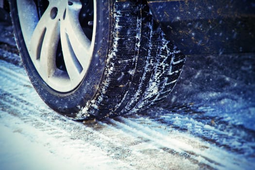 Winter tyres in the snow