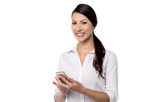 Happy woman posing to the camera with her mobile