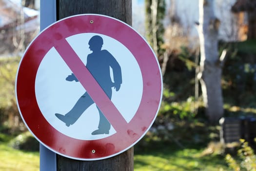Traffic sign - passage forbidden! Road sign - Closed to pedestrians