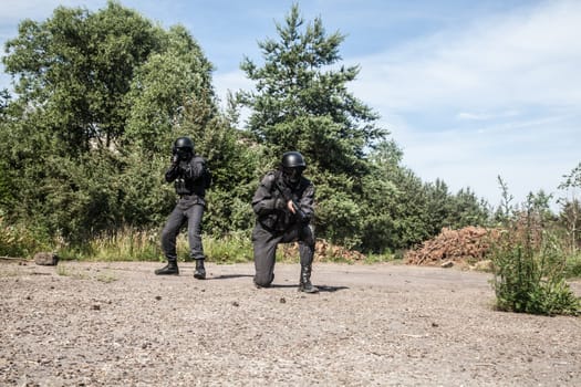 Spec ops police subdivision SWAT in action