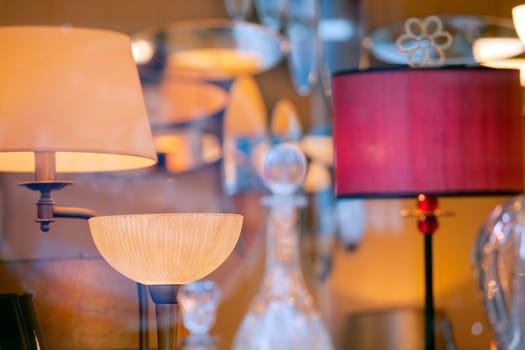 Lamps, mirrors and carafes in a store
