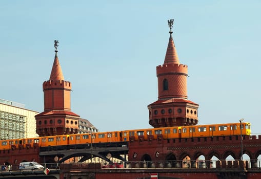 Oberbaumbrücke Berlin Deutschland / Oberbaum-Bridge Berlin Germany