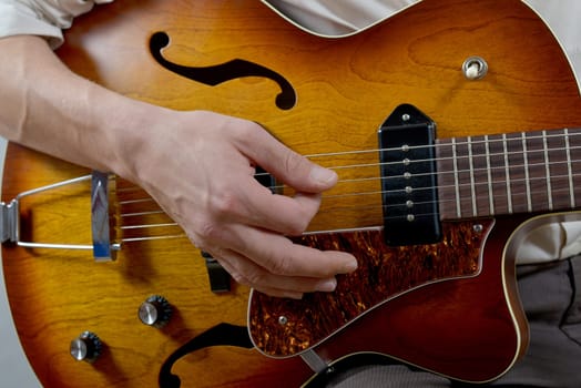 Close the hand of the musician playing guitar
