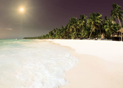(Нескоbeautiful beach and tropical seaлько значений)