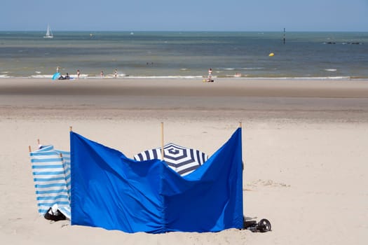 Well protected against the sun and the wind on a beach in the North of France