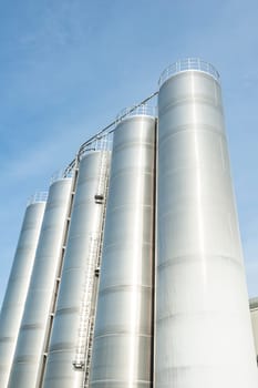 Industrial silos for chemical production, by stainless steel