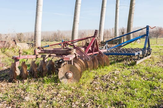 Agricultural tool, disc harrow and old harrow