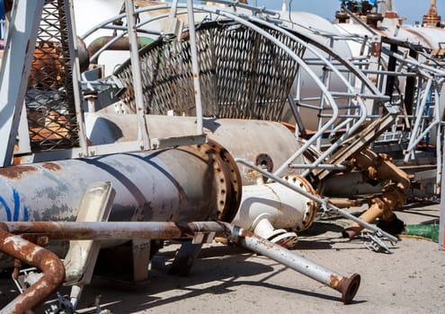 Industrial recycling of metal pipelines, tubes, valves, storage tanks and other construction material scrap.